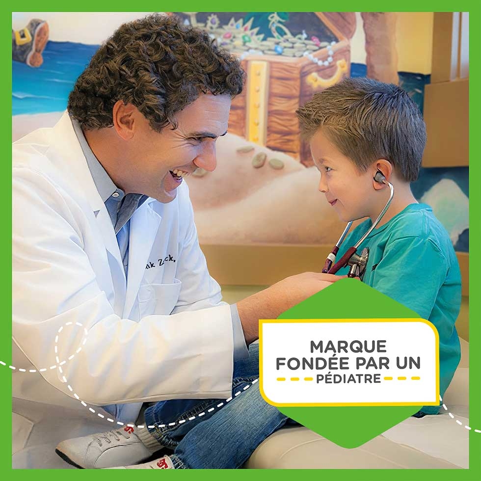 Mention « Marque fondée par un pédiatre » avec une photo du pédiatre Zak Zarbock tenant dans sa main un stéthoscope en souriant à un petit garçon.